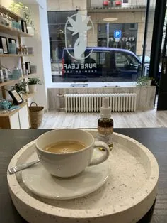 PURE LEAF CBD Budapest – üzlet belülről