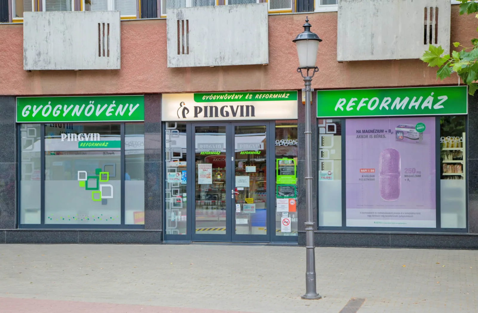 Pingvin Gyógynövény és Reformház (Andrássy út) – üzlet kívülről