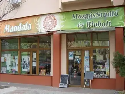 Mandala Mozgásstúdió és Biobolt – üzlet kívülről