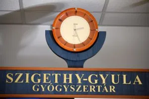 Szigethy-Gyula Gyógyszertár – üzlet kívülről
